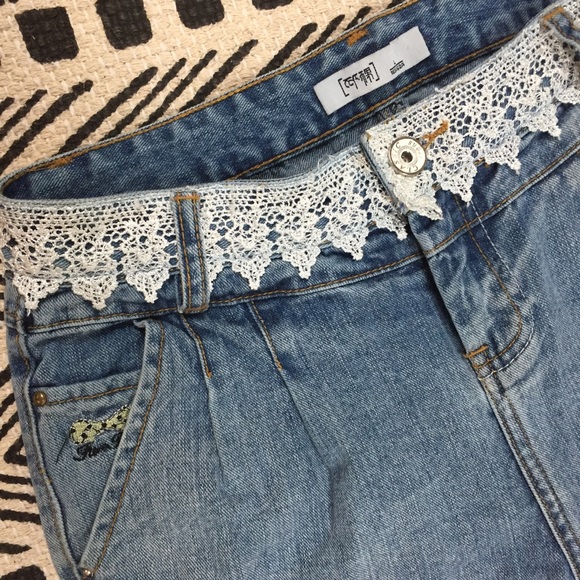 80’s Vibe 10.5” Rise Cropped Lace Trimmed Jeans - Picture 2 of 7